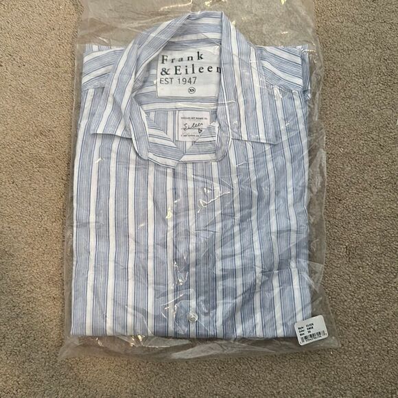 Frank and Eileen NWT XS Buttondown - Picture 2 of 5